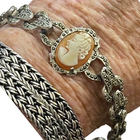 Vintage Silver finish marcasite carved shell cameo fancy bracelet - Picture 12 of 12